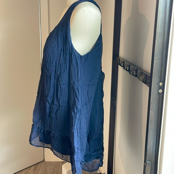Beautiful Italian Made Blue Top to dress up any bottom . - Picture 3 of 10